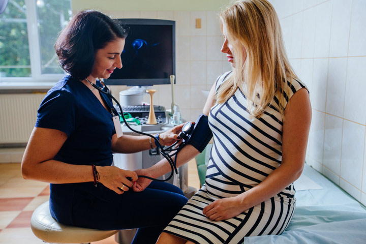 NP taking a pregnant woman's blood pressure